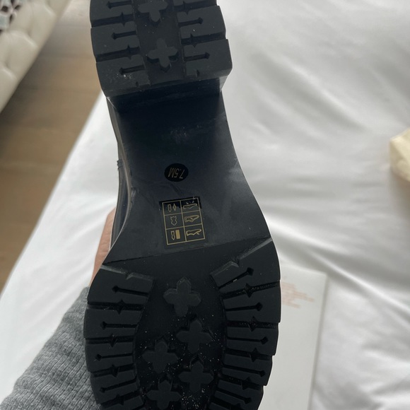 Tory Burch Boot - Picture 5 of 11